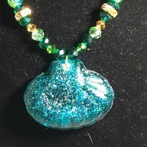 Green shimmering necklace